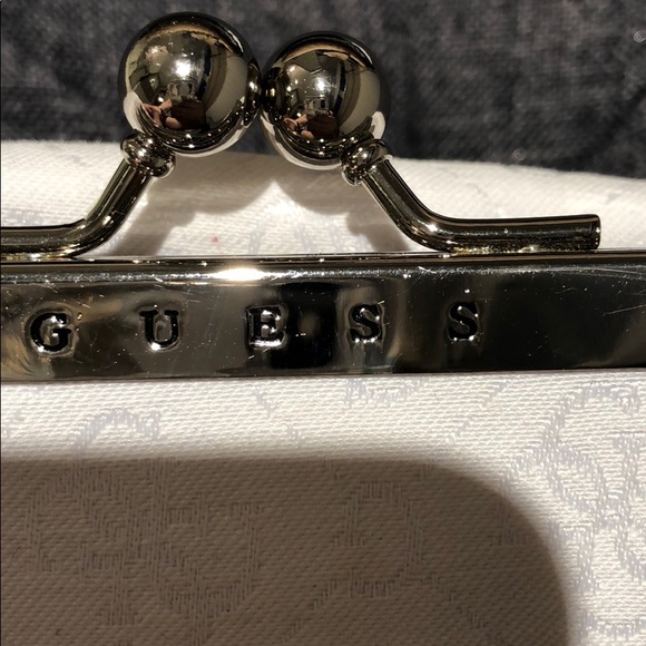 Guess clutch - Picture 2 of 4